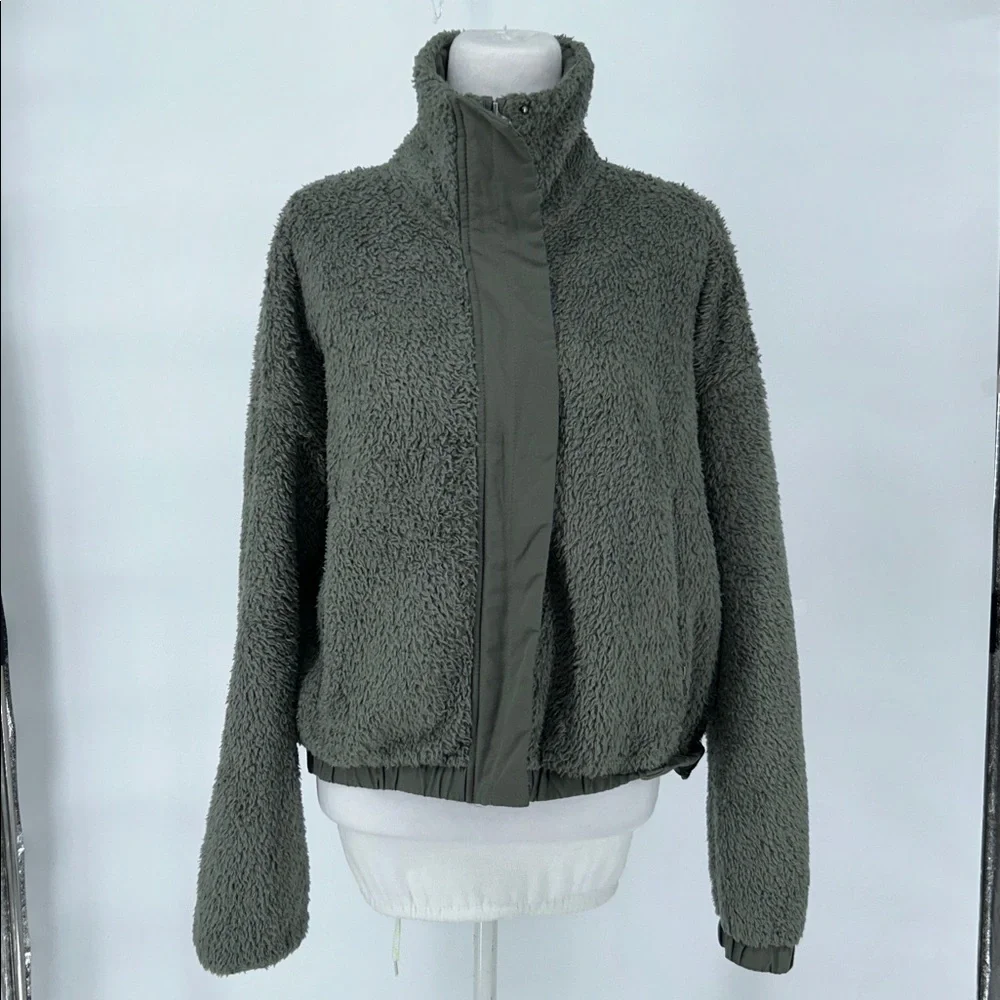 Vuori Women's Cozy Sherpa Jacket Green Fleece Jacket Olive Green Size Large - Picture 4 of 13